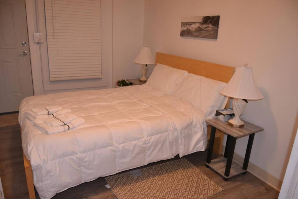 Bright And Cozy Lighthouse Cottage In Greenville Sc מראה חיצוני תמונה