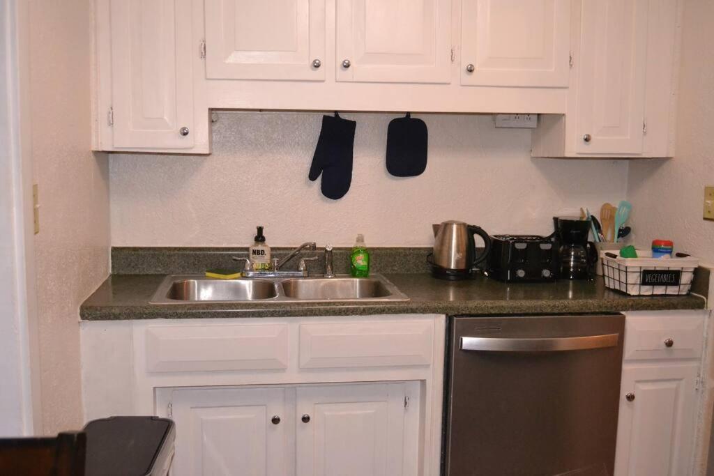 Bright And Cozy Lighthouse Cottage In Greenville Sc מראה חיצוני תמונה